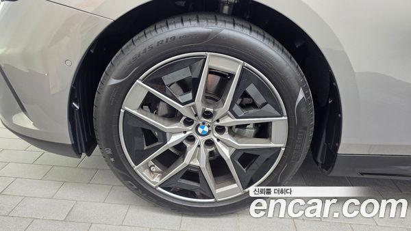 BMW 5 Series 2025, фото 5