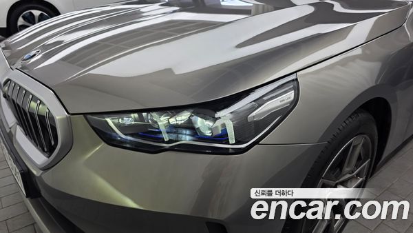BMW 5 Series 2025, фото 8