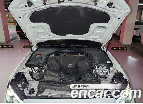 Mercedes-Benz E-Class 2023, фото 6