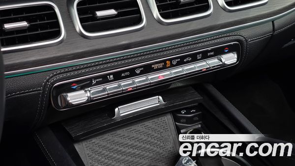 Mercedes-Benz GLS 2021, фото 29