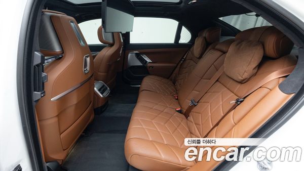 BMW 7 Series 2023, фото 10