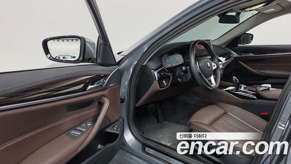 BMW 5 Series 2023, фото 10