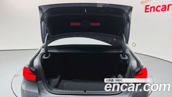 BMW 5 Series 2023, фото 20