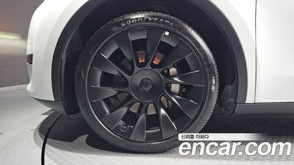 Tesla Model Y 2023, фото 4