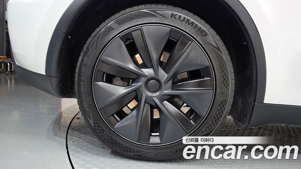 Tesla Model Y 2024, фото 5