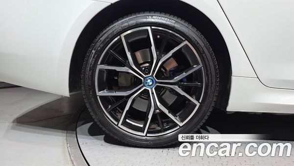 BMW 5 Series 2023, фото 5