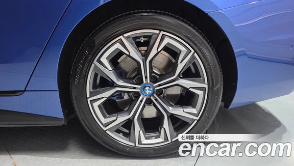 BMW i4 2024, фото 7