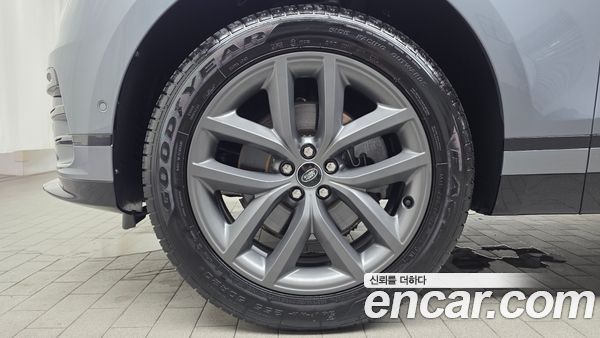 Land Rover Range Rover Velar 2026, фото 4