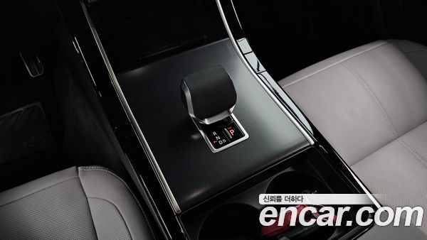 Land Rover Range Rover Velar 2026, фото 11
