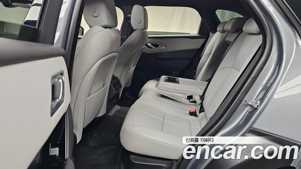 Land Rover Range Rover Velar 2026, фото 17