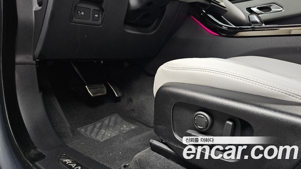 Land Rover Range Rover Velar 2026, фото 29