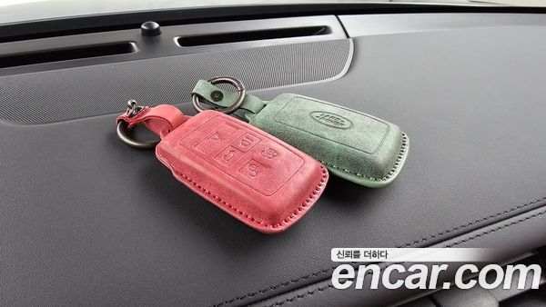 Land Rover Range Rover Velar 2026, фото 30