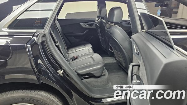 Audi Q8 2020, фото 16