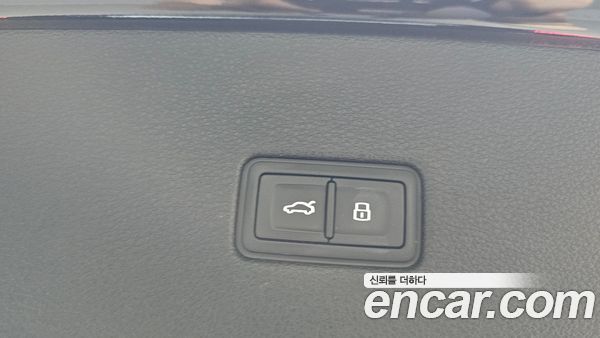 Audi Q8 2020, фото 23