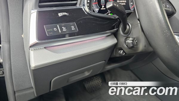 Audi Q8 2020, фото 26