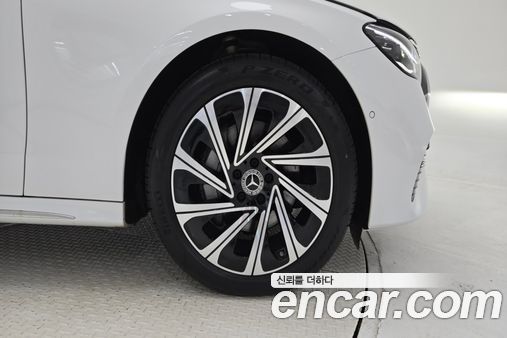 Mercedes-Benz E-Class 2025, фото 5