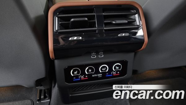 BMW 5 Series 2025, фото 24