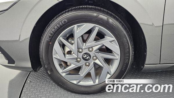 Hyundai Elantra 2025, фото 4
