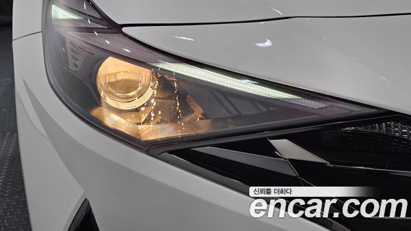 Hyundai Elantra 2023, фото 8