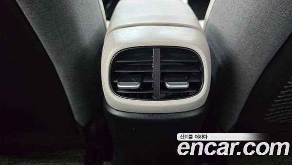Hyundai Elantra 2023, фото 31