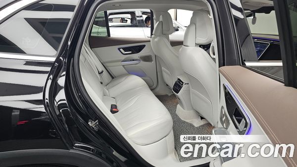 Mercedes-Benz EQE 2023, фото 18