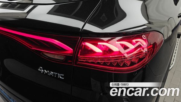 Mercedes-Benz EQE 2023, фото 9