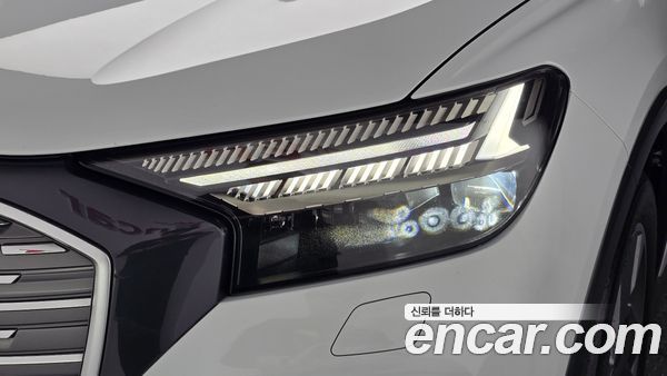 Audi Q4 e-tron 2023, фото 8