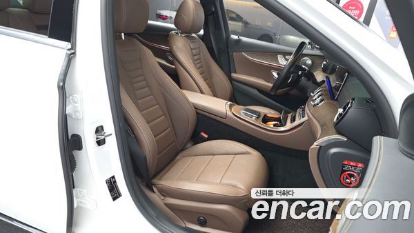 Mercedes-Benz E-Class 2021, фото 16