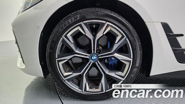 BMW i4 2023, фото 4
