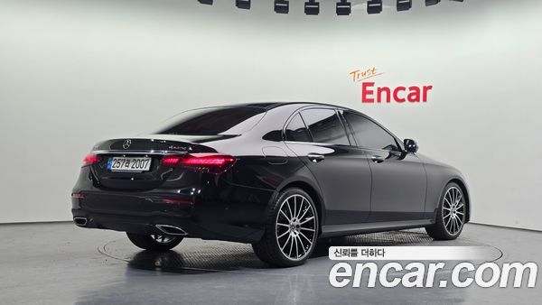 Mercedes-Benz E-Class 2023, фото 2