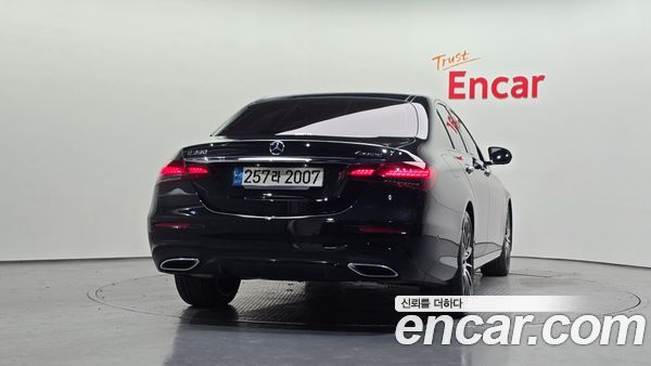 Mercedes-Benz E-Class 2023, фото 4