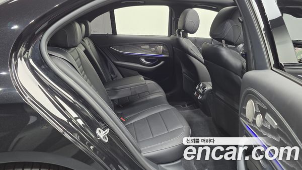 Mercedes-Benz E-Class 2023, фото 12