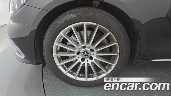 Mercedes-Benz E-Class 2023, фото 5