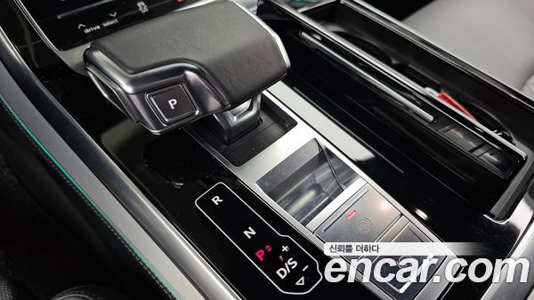 Audi Q8 2021, фото 9