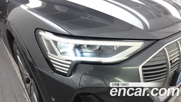 Audi e-tron 2022, фото 8