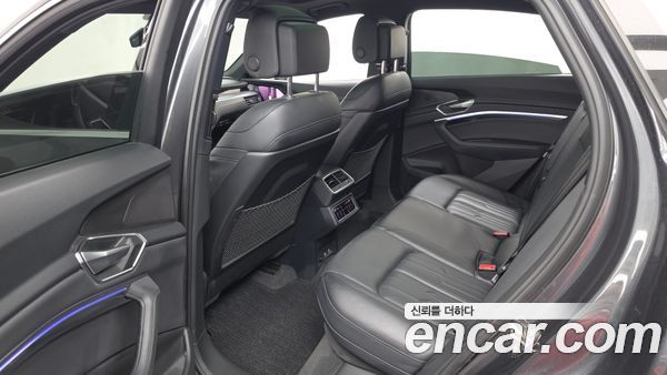 Audi e-tron 2022, фото 16