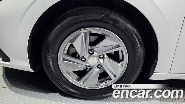 Hyundai Elantra 2024, фото 5