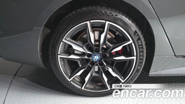 BMW i4 2024, фото 4