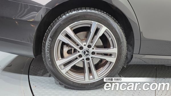 Mercedes-Benz E-Class 2021, фото 5