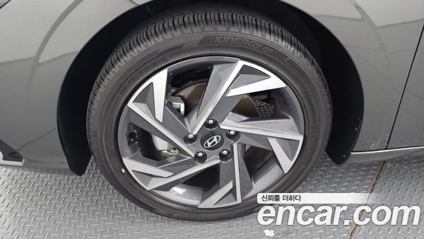 Hyundai Elantra 2024, фото 5