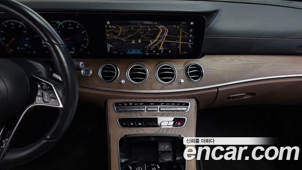 Mercedes-Benz E-Class 2021, фото 29