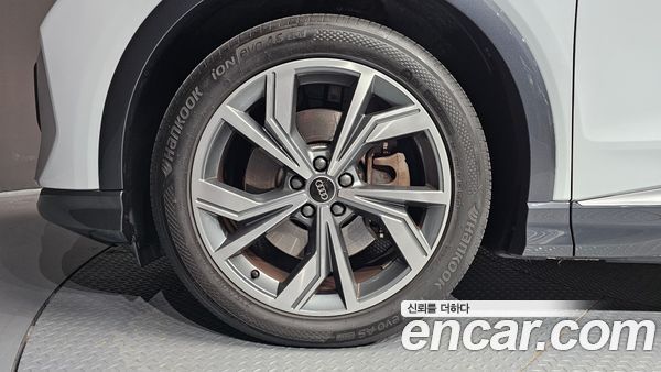 Audi Q4 e-tron 2022, фото 5