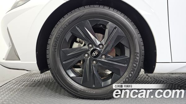 Hyundai Elantra 2023, фото 5