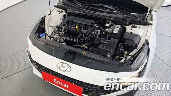 Hyundai Elantra 2023, фото 6