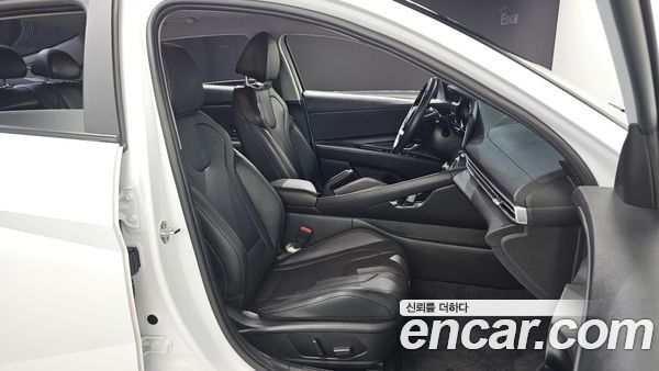 Hyundai Elantra 2023, фото 16