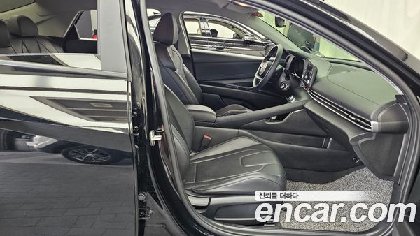 Hyundai Elantra 2023, фото 16