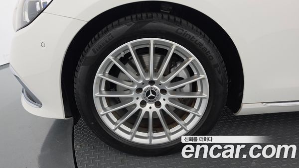 Mercedes-Benz E-Class 2022, фото 5