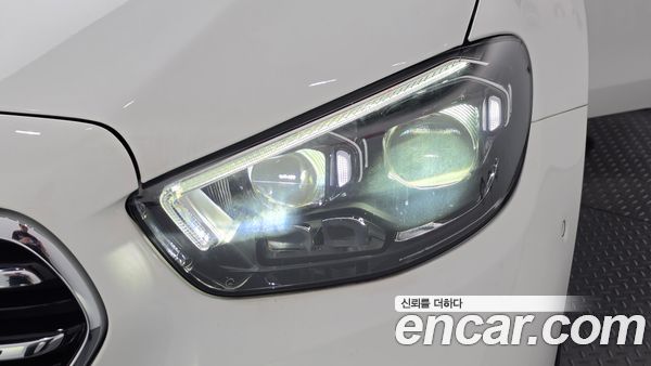 Mercedes-Benz E-Class 2022, фото 8
