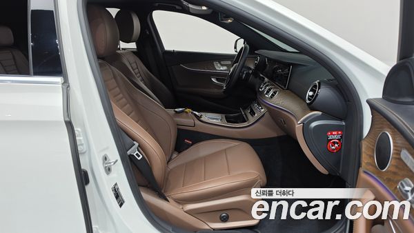 Mercedes-Benz E-Class 2022, фото 16