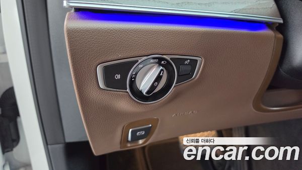 Mercedes-Benz E-Class 2022, фото 29
